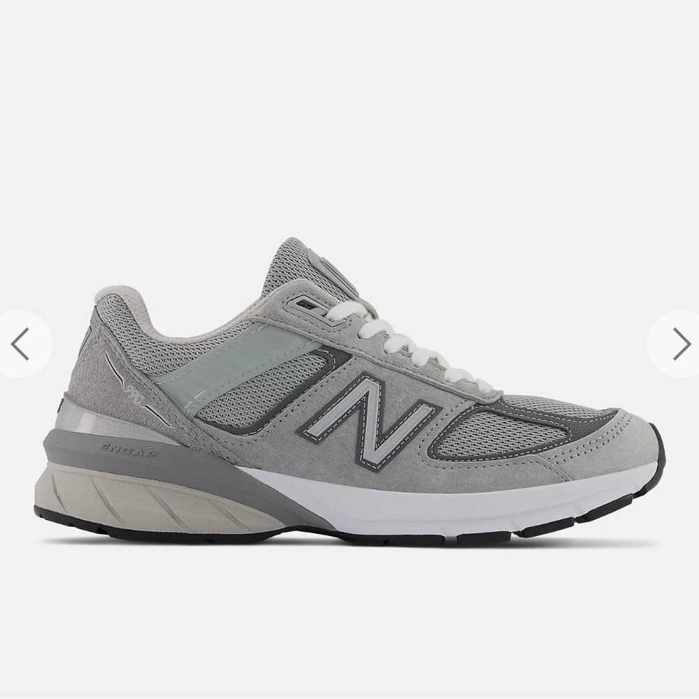 Womens size 8 New Balance 990v5. Brand New never wore